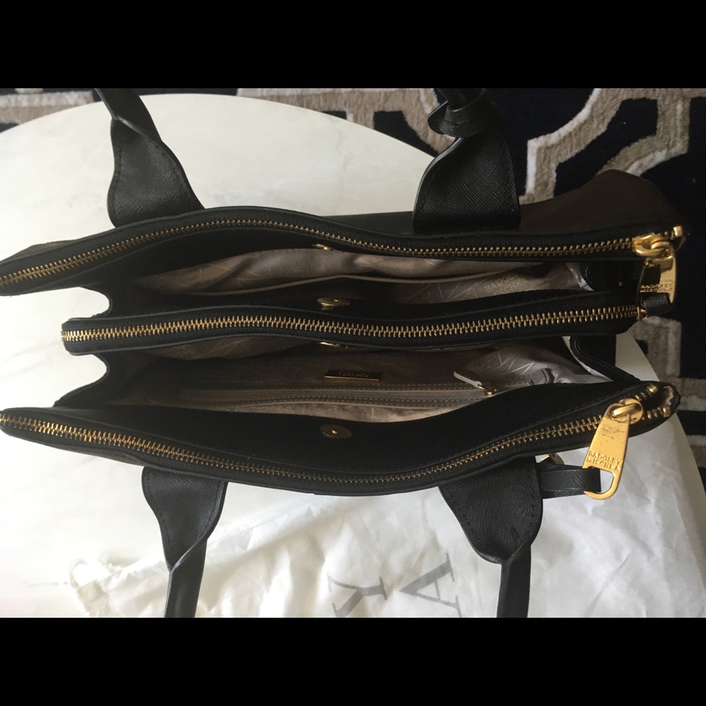 Badgley Mischka Saffiano leather shoulder bag - Picture 5 of 7